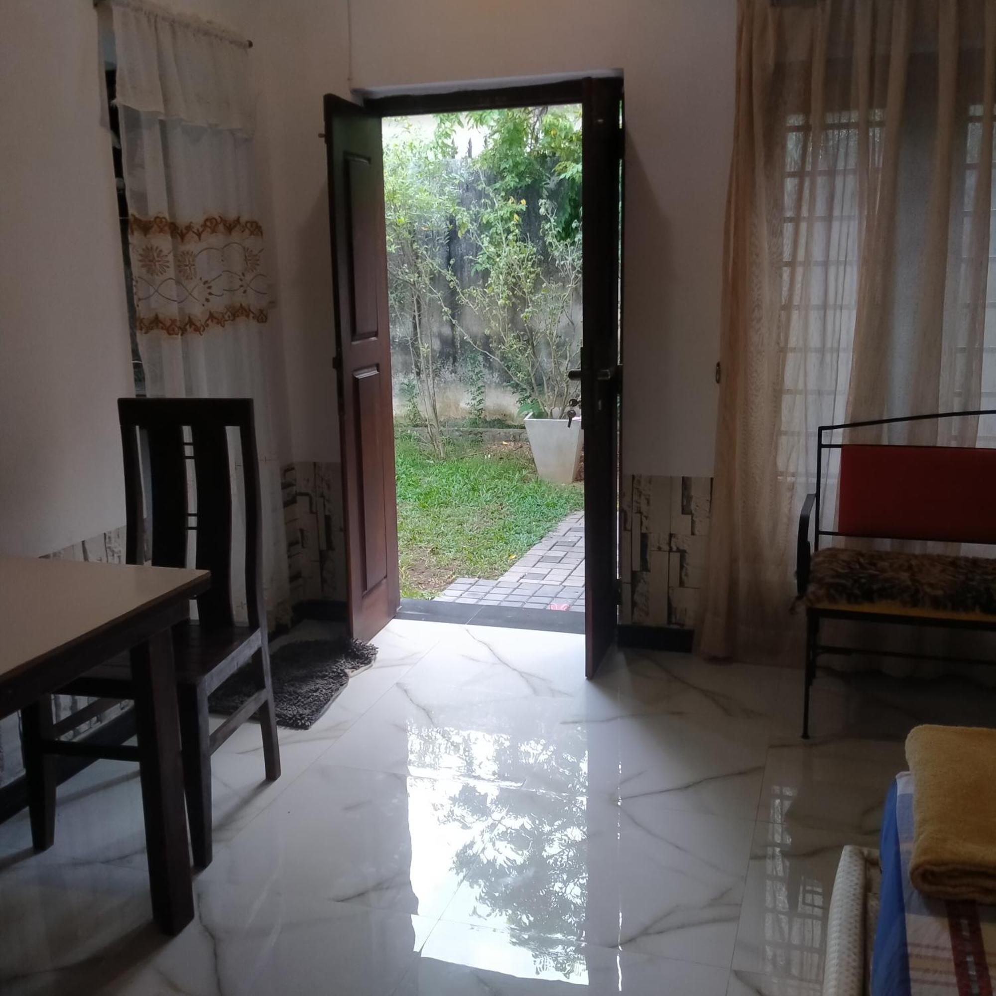 Living Home Negombo Ruang foto