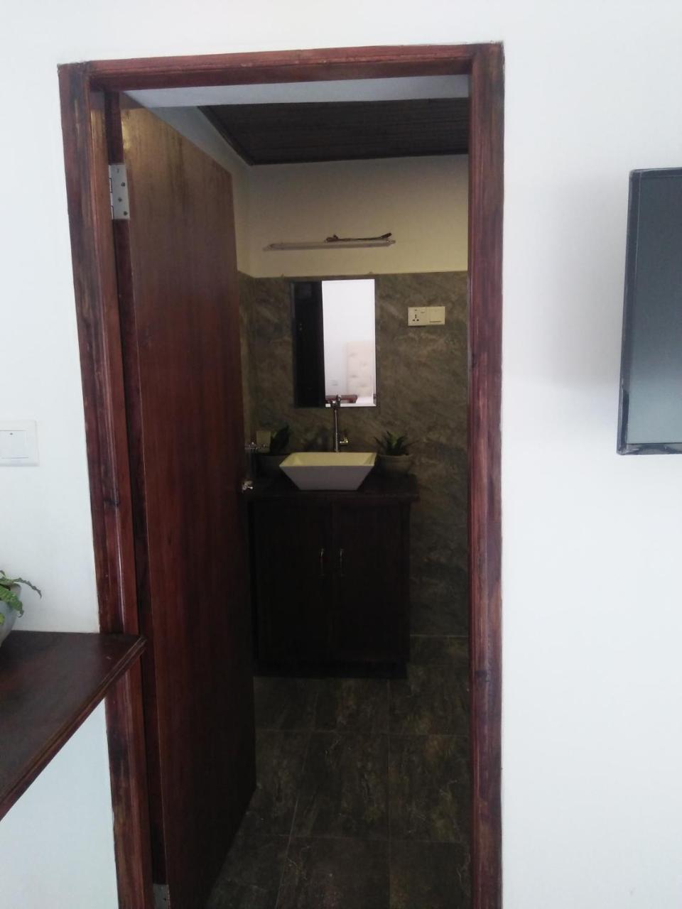 Living Home Negombo Bagian luar foto