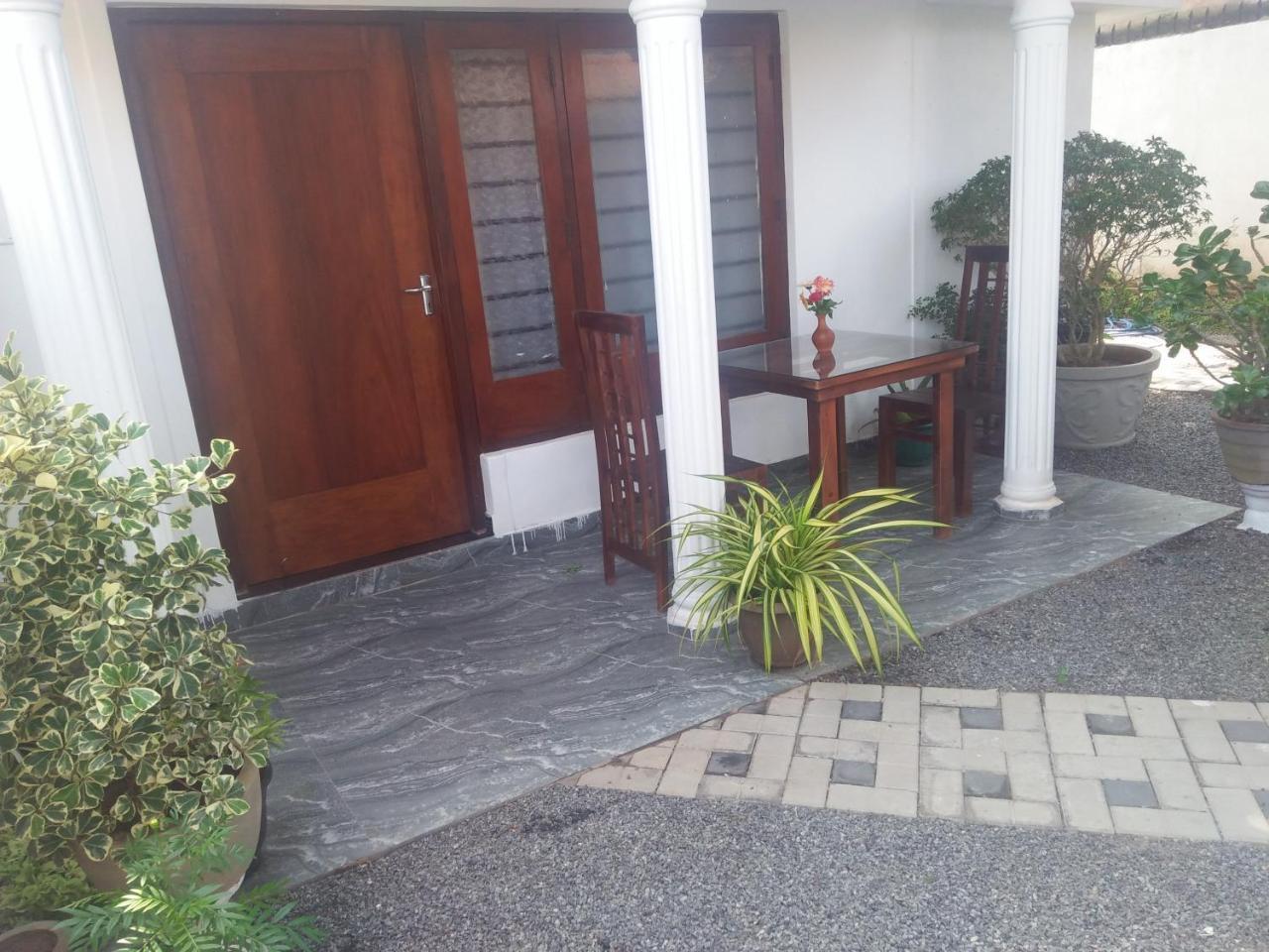 Living Home Negombo Bagian luar foto